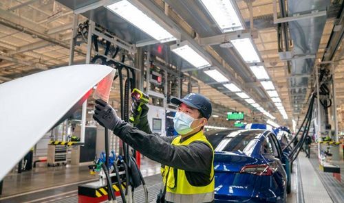 馬斯克旗下車企大幅提高工人工資，員工月薪有望破萬引發行業熱議